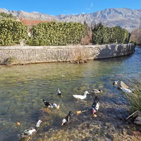 Сasa de vacaciones Chill House Near Split Žrnovnica